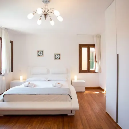 Appartament Salini Ii - Canal View * Veneza